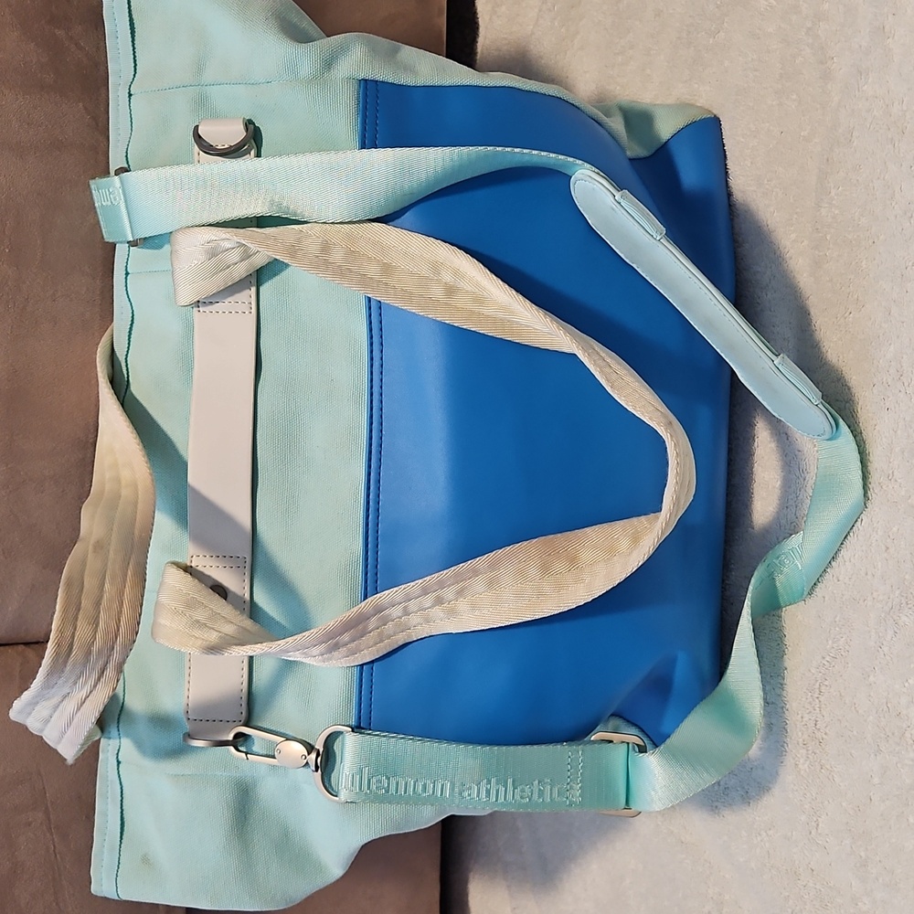 Lululemon Blue Striped Women’s Bag Sz Small